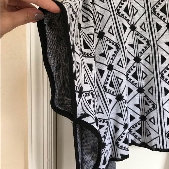 I’m in love with Derek S open poncho sleev… - Picture 5 of 6